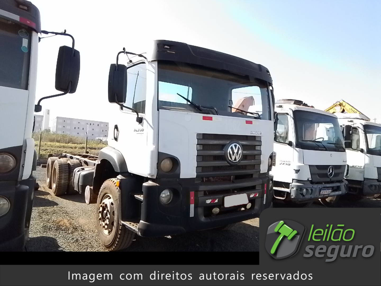 LOTE 090 VOLKSWAGEN 26.280 CRM 6X4 2015/2015