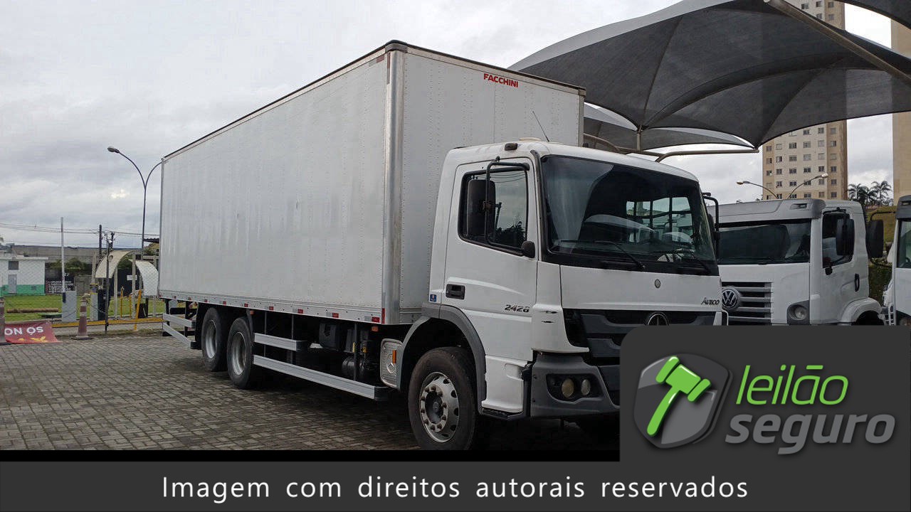 LOTE 006 MERCEDES-BENZ ATEGO 2426 6X2 2021/2022