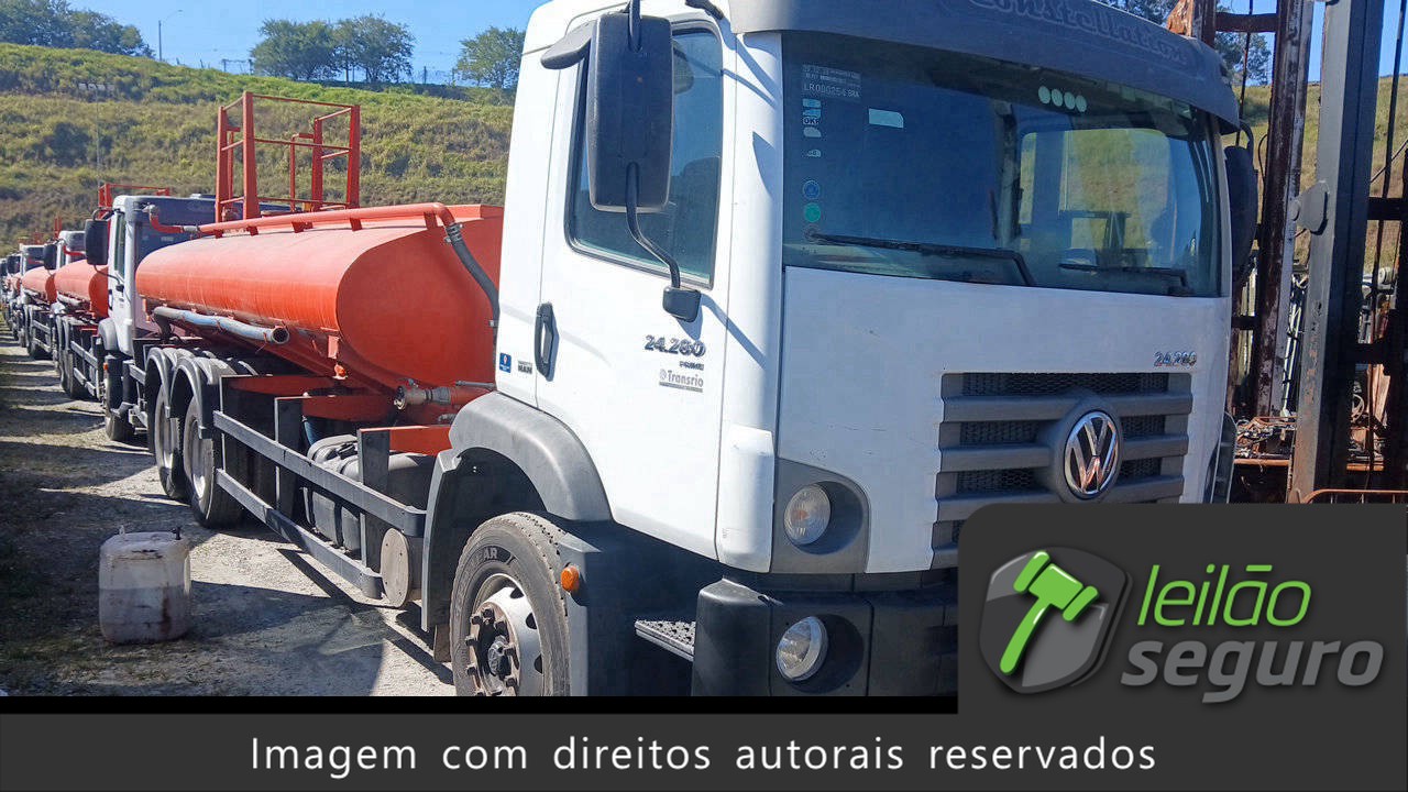 LOTE 011 VOLKSWAGEN 24.280 E CONSTEL. 6X2 2019/2020