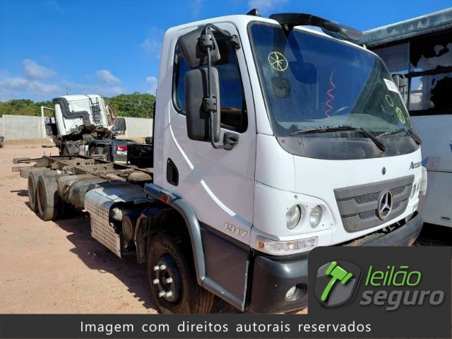 LOTE 1057 MERCEDES-BENZ ACCELO 1317 6X2 2023/2023