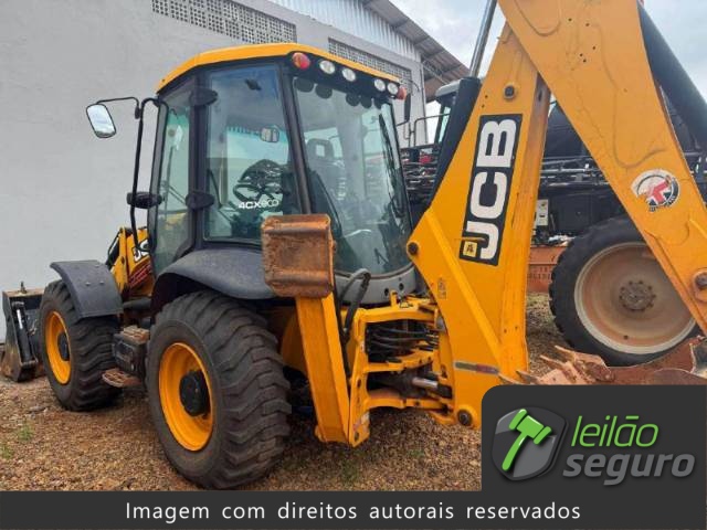 LOTE 1059 JCB 4CX 4WS RETROESCAVADEIRA 2022/2022
