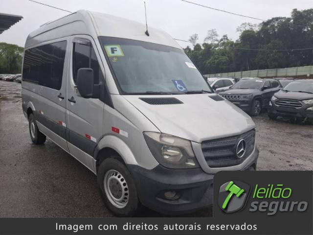 LOTE 1066 MERCEDES-BENZ SPRINTER 415 VAN LUXO 2.2 2017/2018