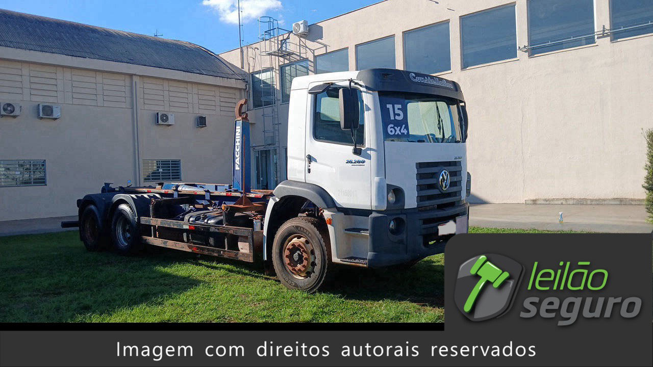 LOTE 018 VOLKSWAGEN 26.280 CRM 6X4 2014/2015